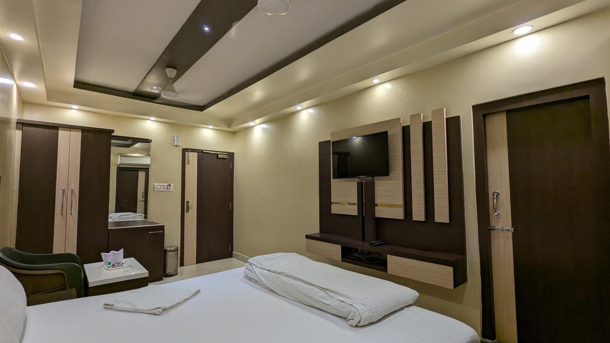 Hotel Binapani Deluxe 1 Tarapith Eksteriør bilde